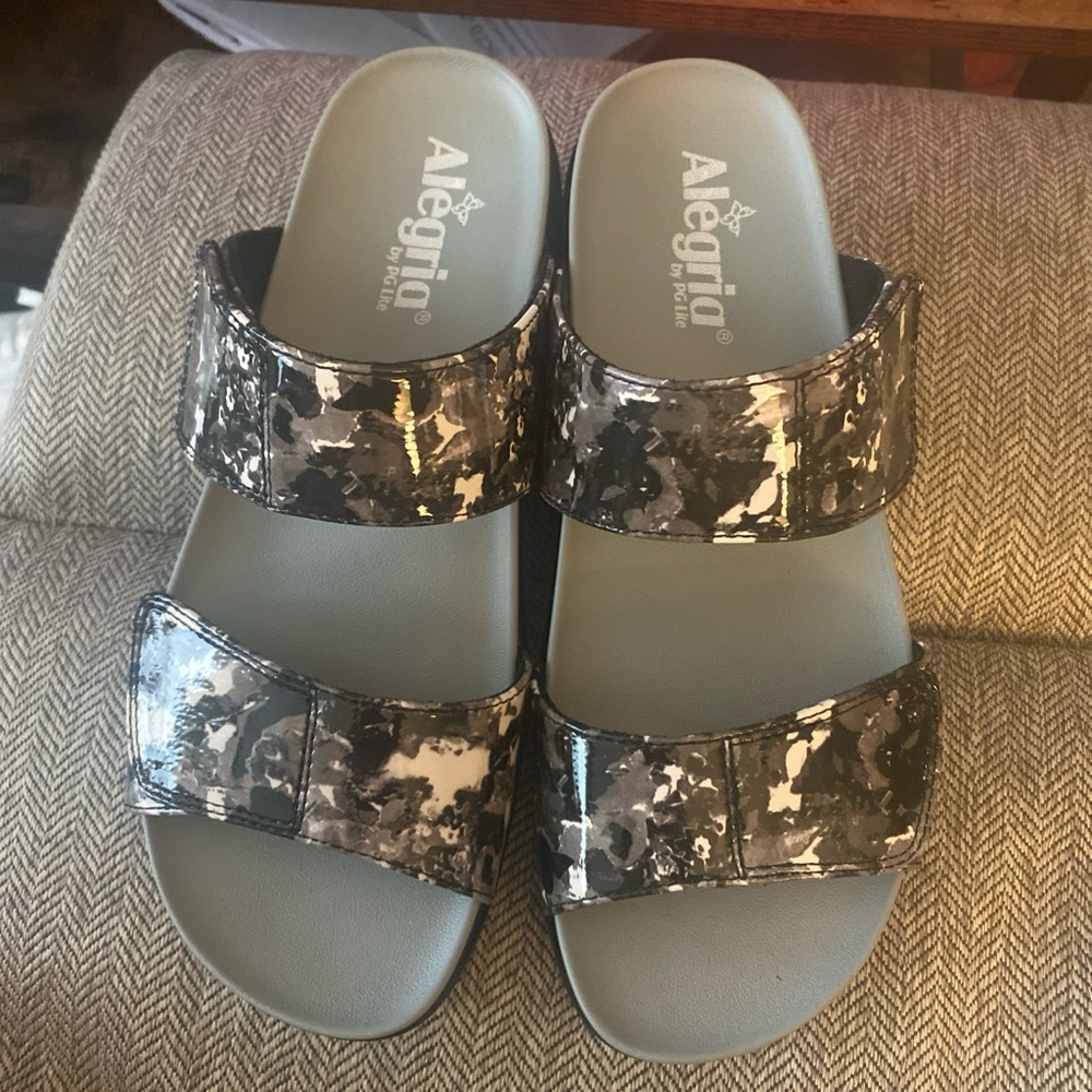 NWT Alegria Woman’s Sandles